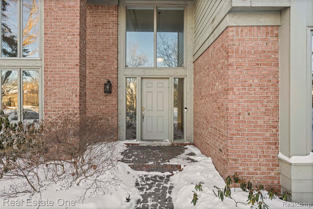 5087 Village Place Court, West Bloomfield, MI — Photo 2
