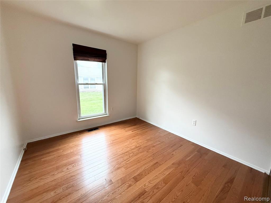 39613 Village Wood Ln, Novi, MI — Photo 13