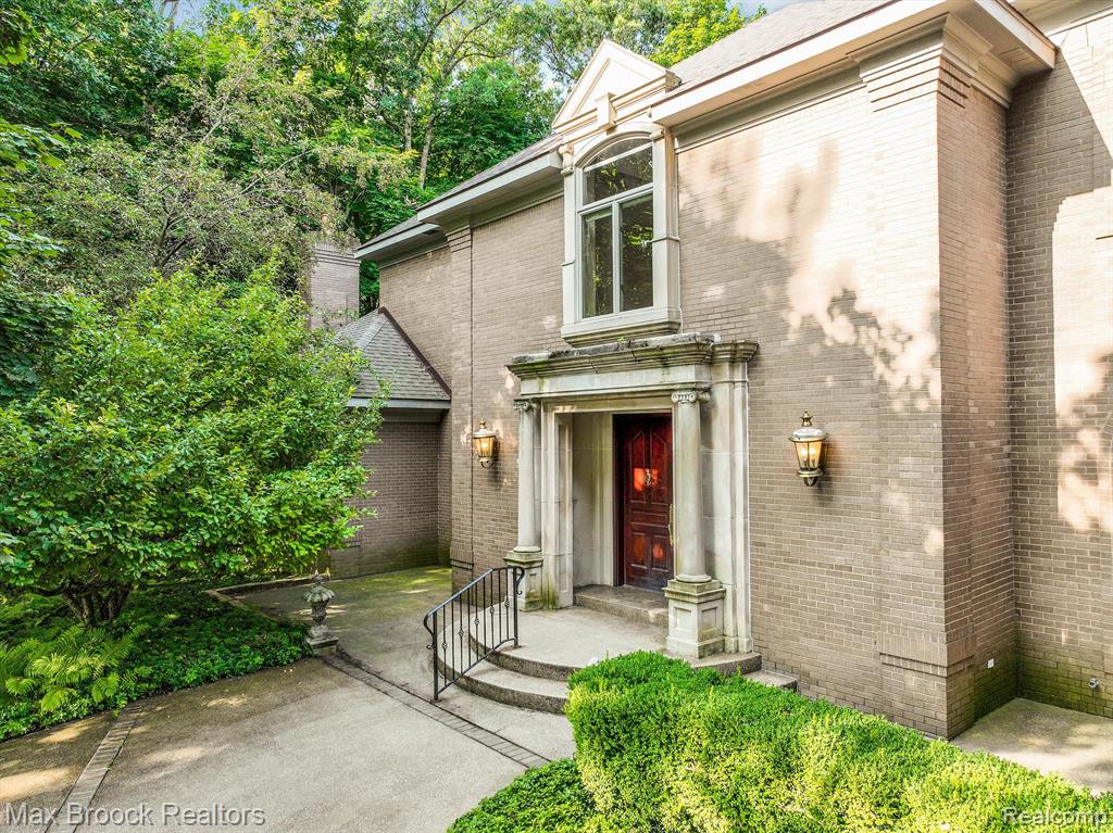 4366 KAREN Lane, Bloomfield Hills, MI 48302 — Photo 2