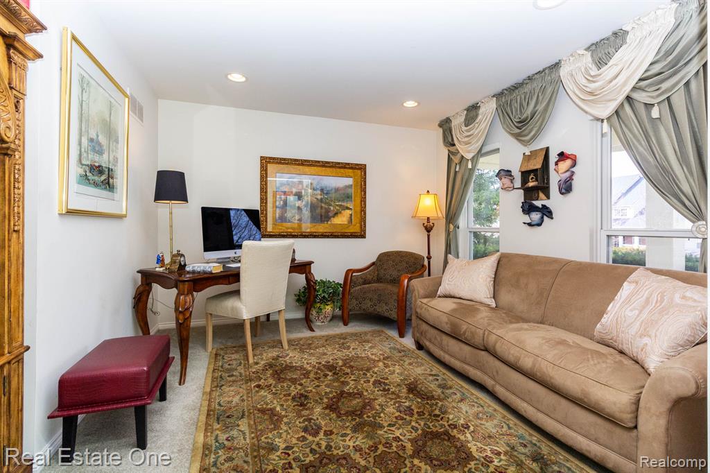 490 FRANKLIN LAKE Circle, Oxford, MI 48371 — Photo 12