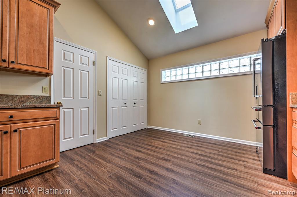 807 Whisperwood Drive, 70, Fenton, MI 48430 — Photo 14