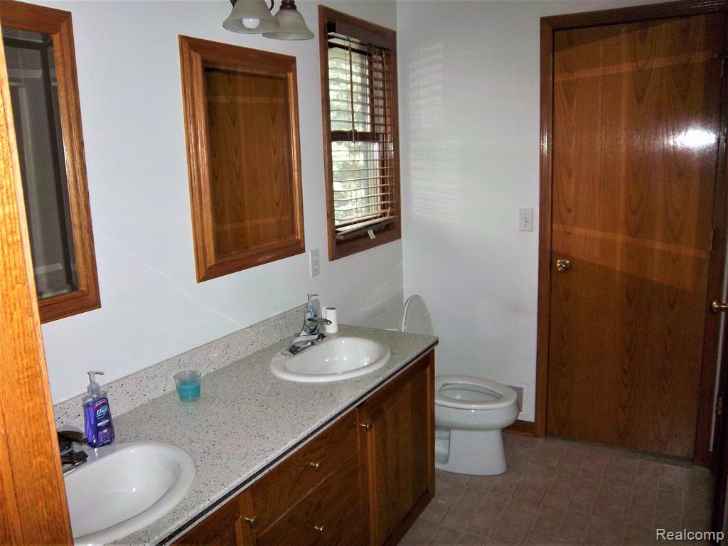 5868 S LOVEJOY Road, Perry, MI 48872 — Photo 10