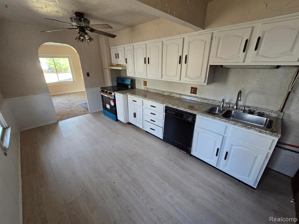 814 E EVELYN Avenue, Hazel Park, MI 48030 — Photo 13