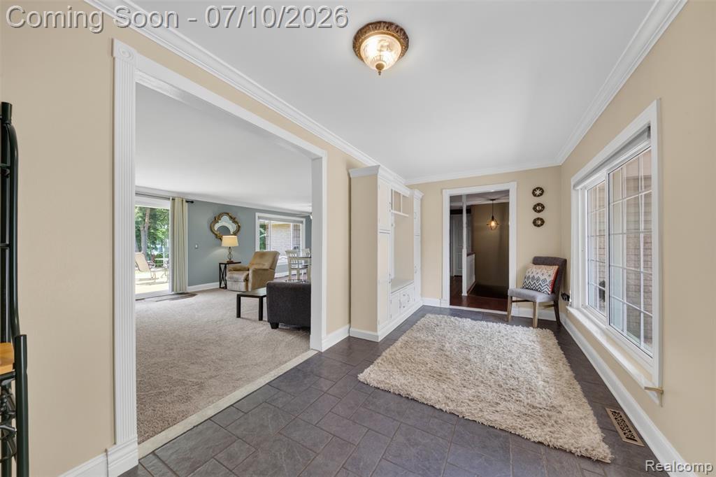 800 Hinford Avenue, Lake Orion, MI 48362 — Photo 8