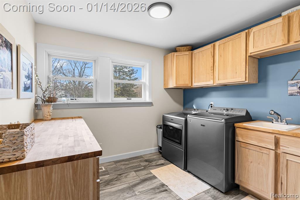 8098 Dover Drive, Grand Blanc, MI 48439 — Photo 34