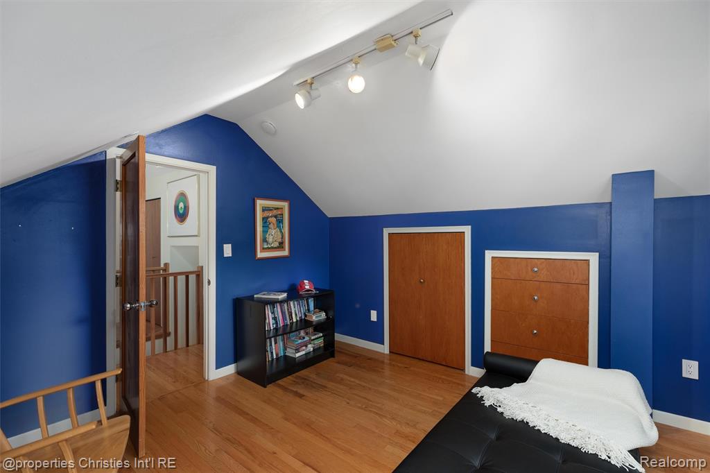 13323 Hart Avenue, Huntington Woods, MI — Photo 27