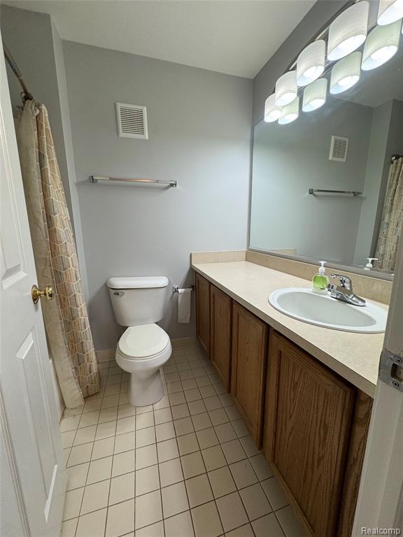 17200 Addington Drive, Commerce Twp, MI 48390 — Photo 13