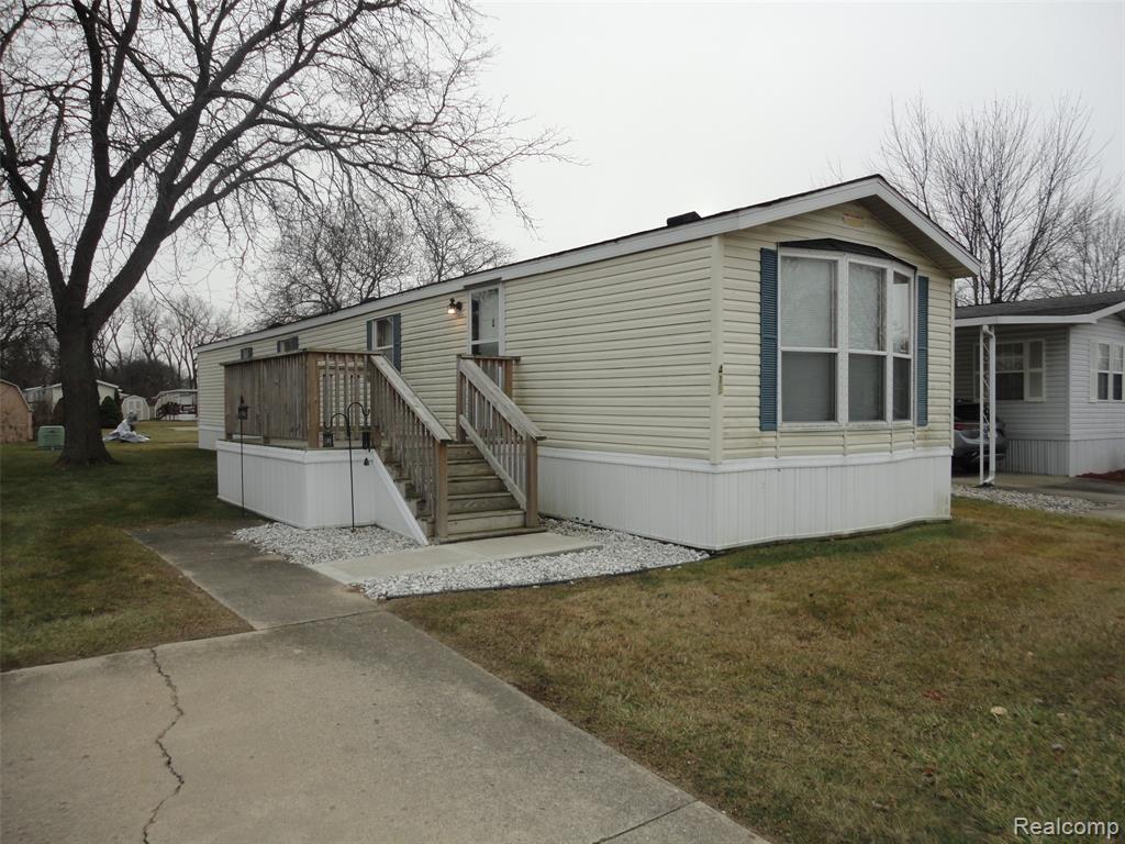 415 Midlands, Temperance, MI 48182 — front exterior