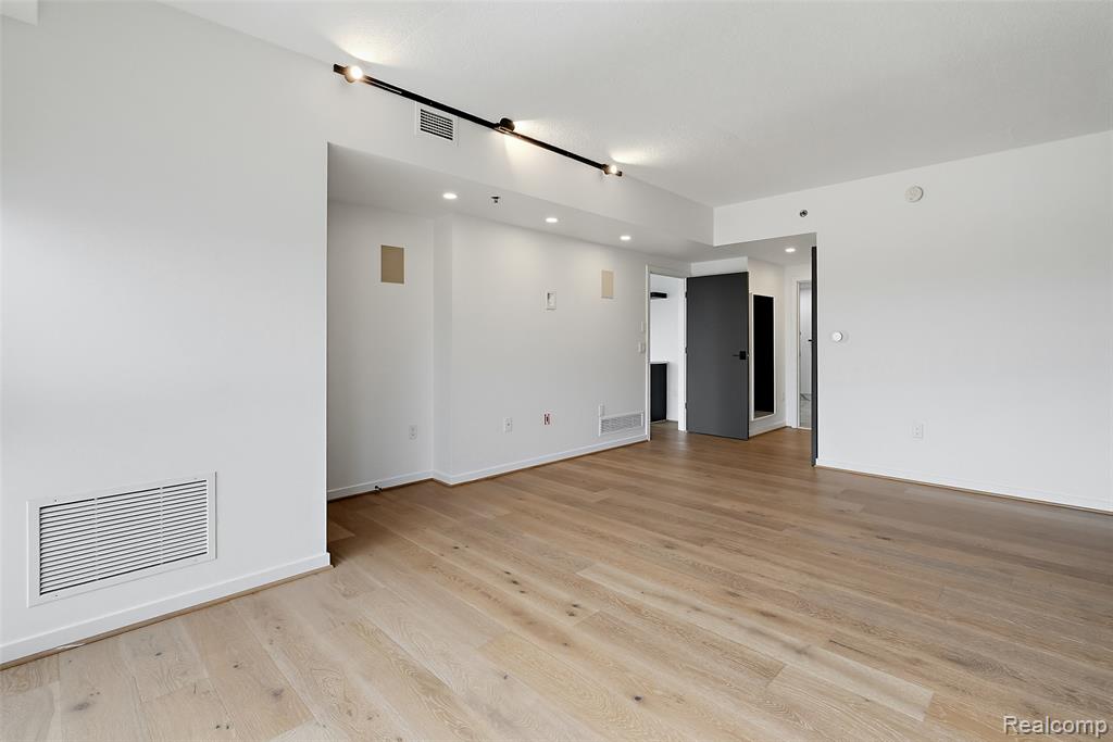 432 S Washington Avenue, 1404, Royal Oak, MI 48067 — Photo 21