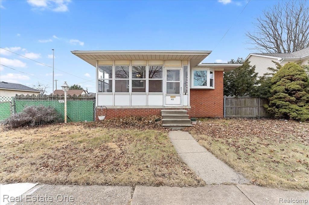 922 5TH Street, Wyandotte, MI 48192 — front exterior