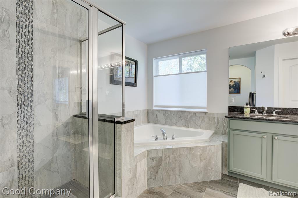 907 RIVERSTONE Court, Milford, MI 48381 — Photo 49