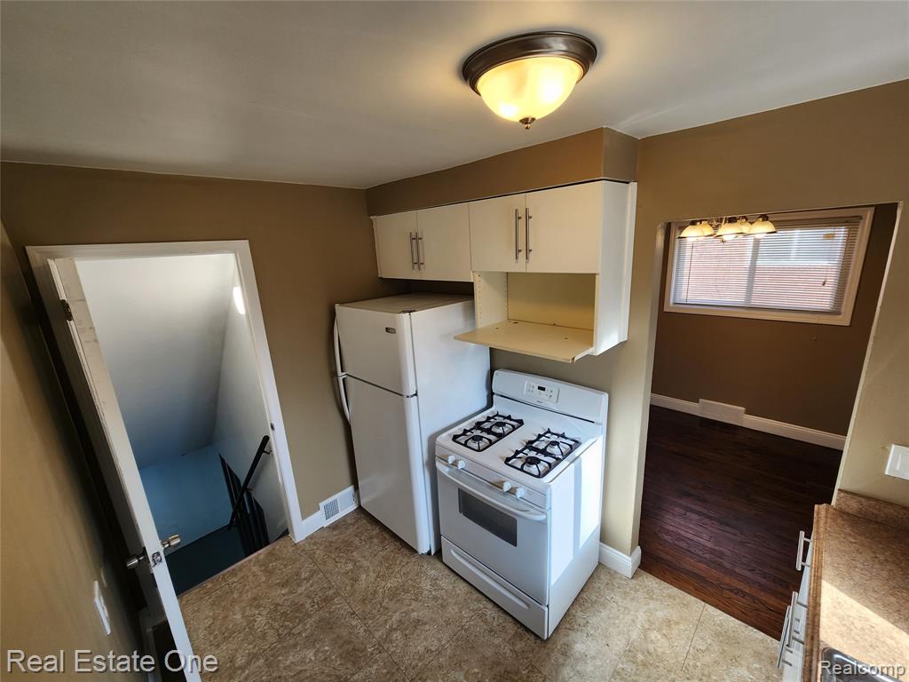 8741 W 9 Mile Road, Oak Park, MI 48237 — Photo 7