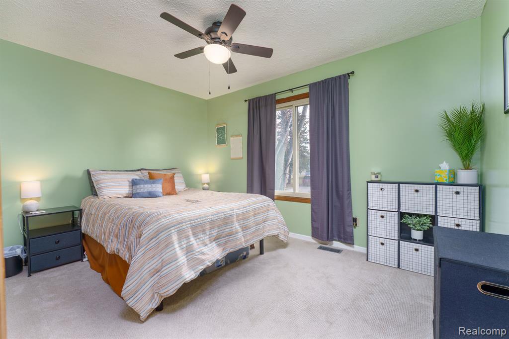4136 CHICKORY Lane, Lansing, MI 48910 — Photo 9