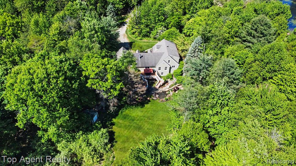 2411 Farmbrook Trail, Oxford, MI 48370 — Photo 38