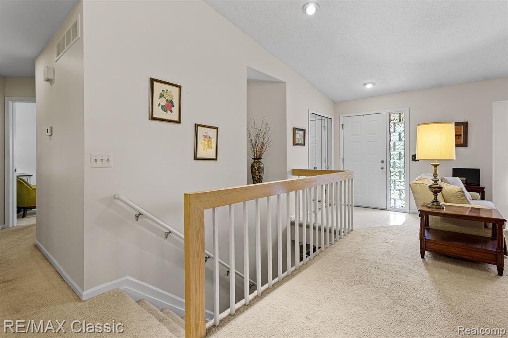 38360 Chessington, Farmington Hills, MI 48331 — Photo 11
