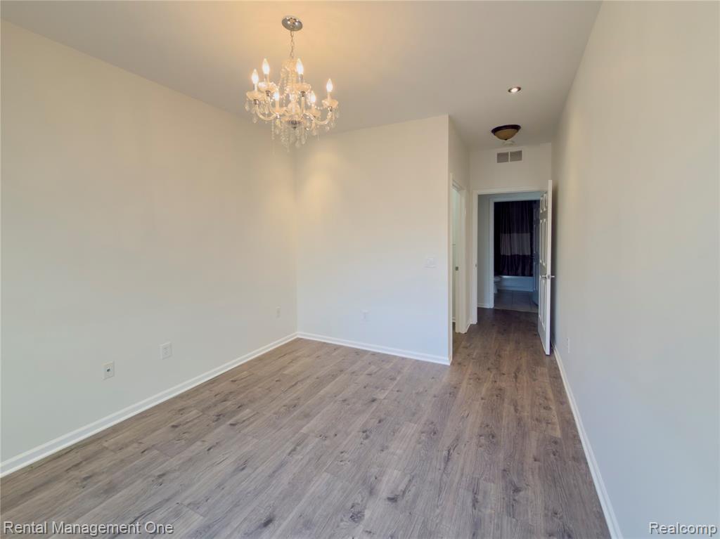 5637 Twin Oaks Drive, Sterling Heights, MI 48314 — Photo 16