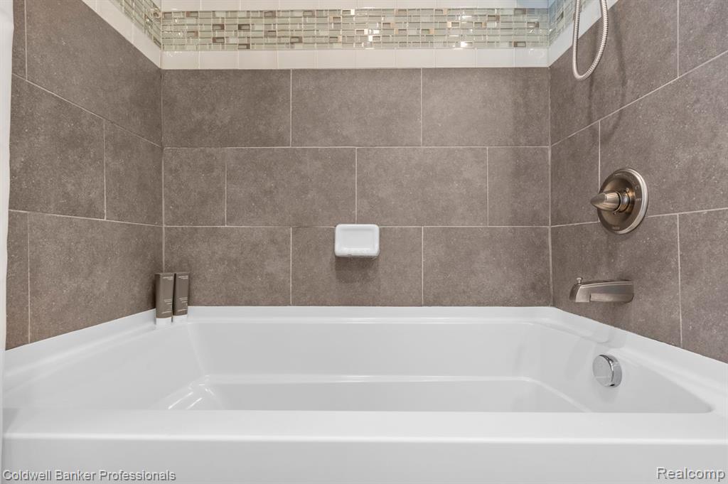 631 Washington Road, Grosse Pointe, MI 48230 — Photo 26