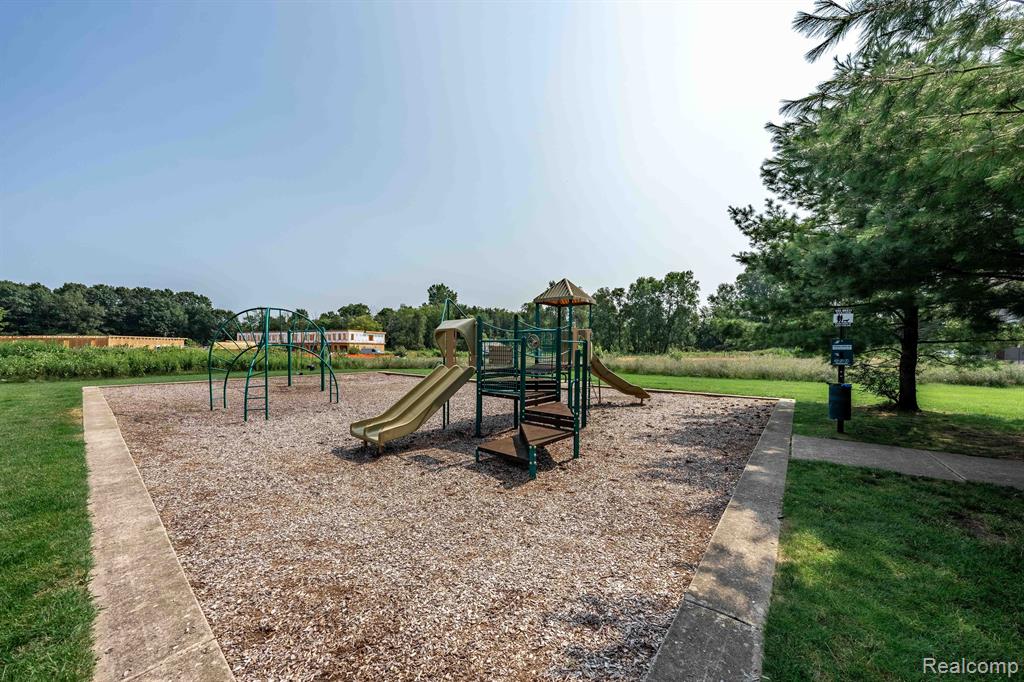 2177 KNOTTY PINE Trail, Howell, MI 48855 — Photo 41