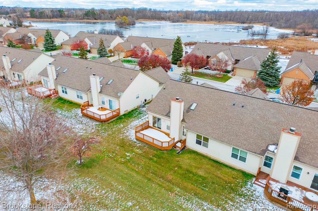 265 SHORE BROOK Lane, Walled Lake, MI 48390 — Photo 34