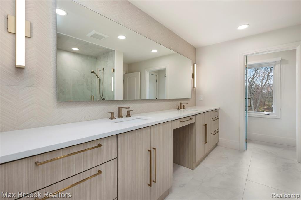 1888 W Tahquamenon Court, Bloomfield Hills, MI 48302 — Photo 85
