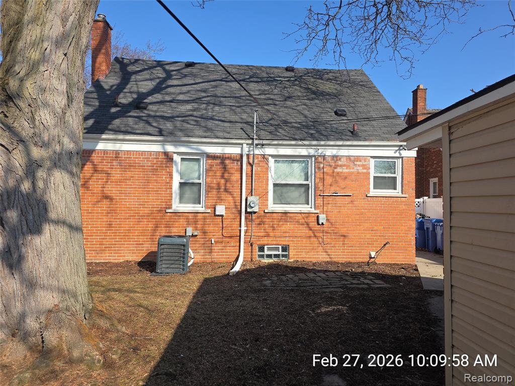 25695 Orchard Drive, Dearborn Heights, MI 48125 — Photo 20