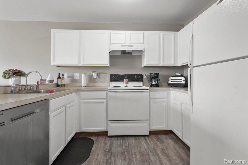 50756 WOODBURY Drive, New Baltimore, MI 48047 — Photo 6