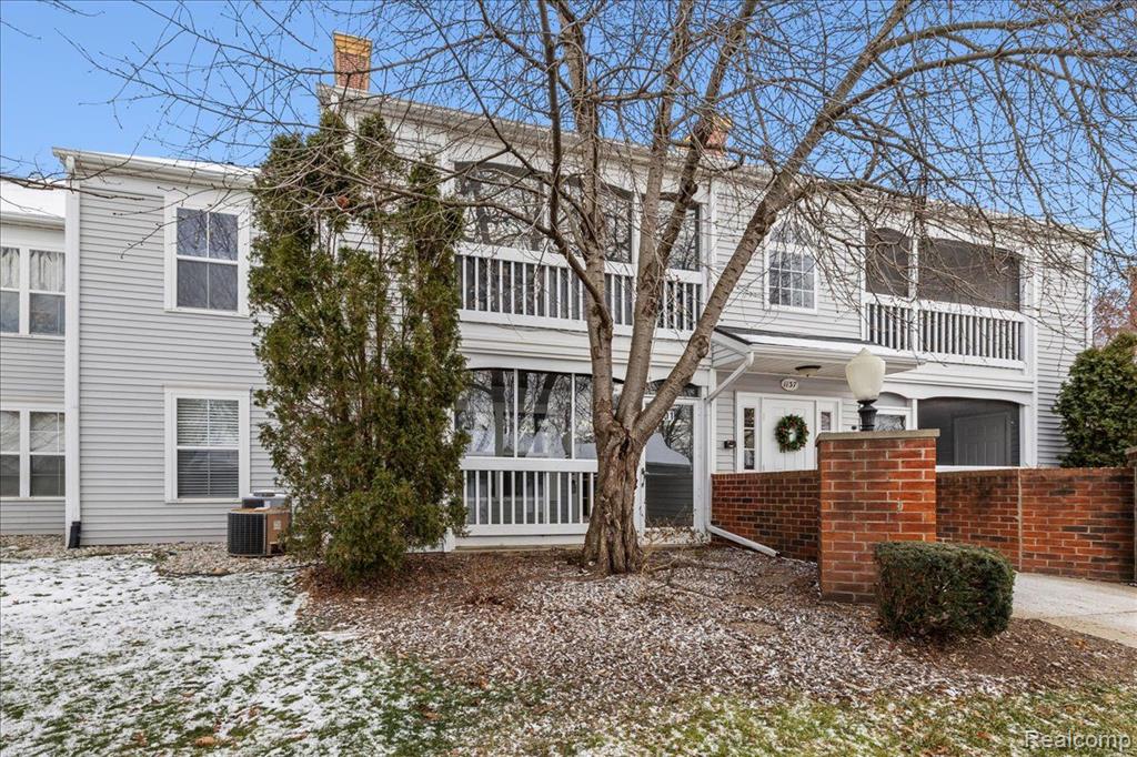 1137 CURZON Court, 101, Howell, MI 48843 — Photo 3