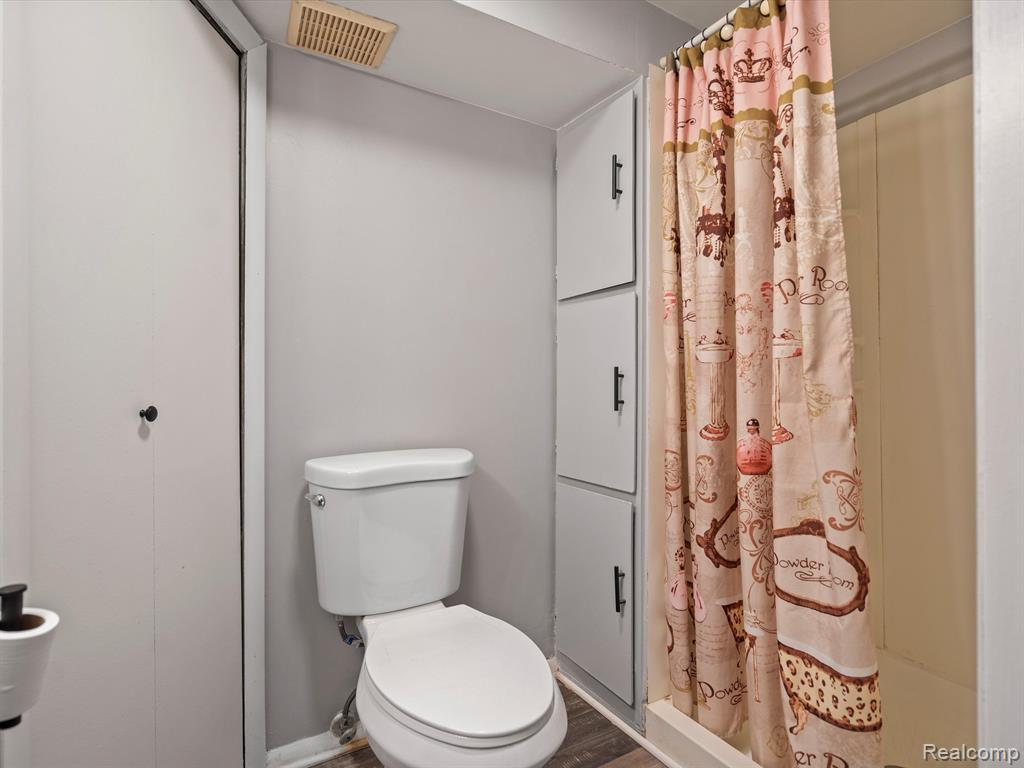 806 HARRY PAUL Drive, Lake Orion, MI 48362 — Photo 23