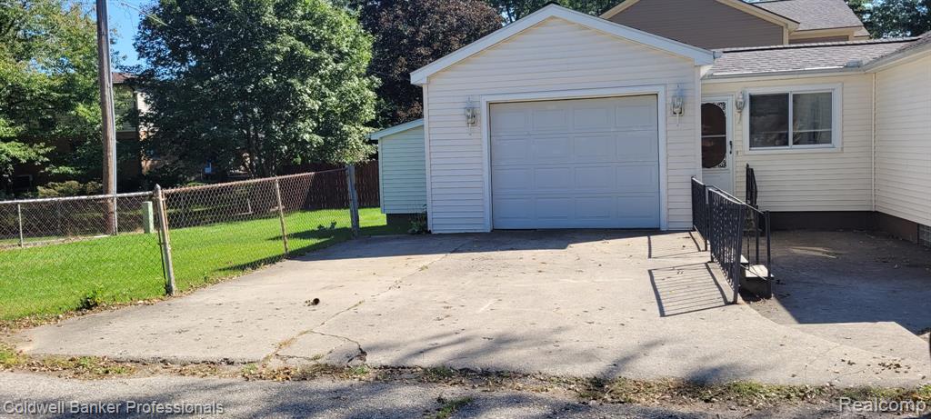 5010 Cass Elizabeth Road, Waterford, MI 48327 — Photo 6