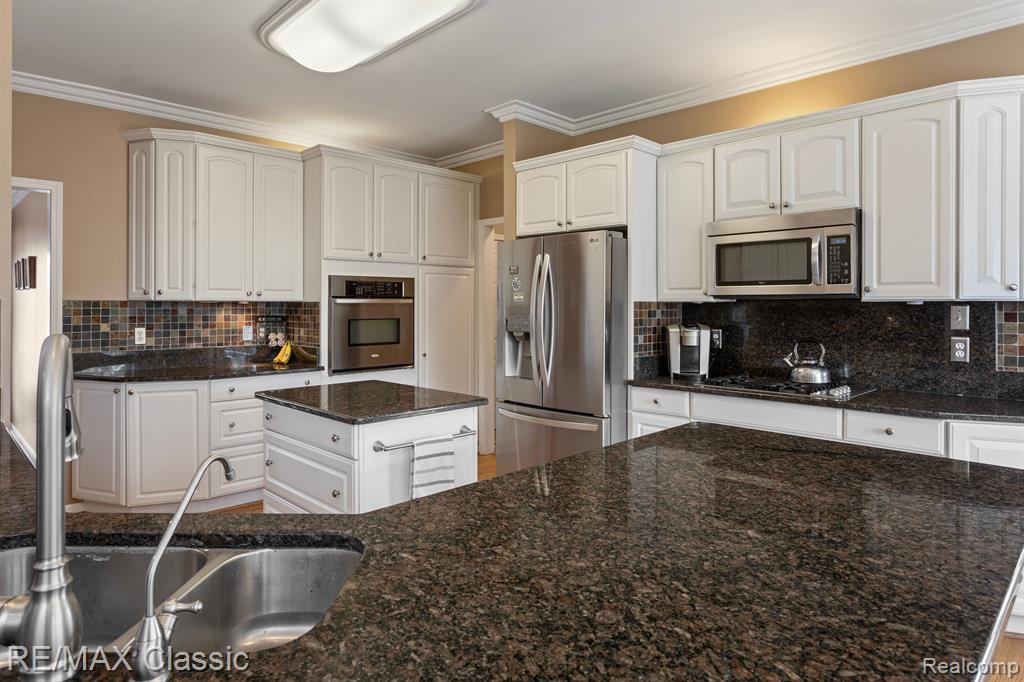 6904 GRANGER Drive, Troy, MI 48098 — Photo 75