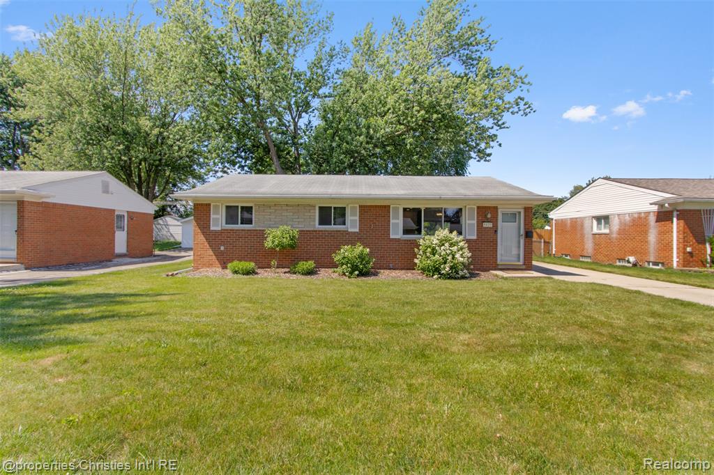 8439 Doncaster Drive, Sterling Heights, MI 48312 — Photo 2