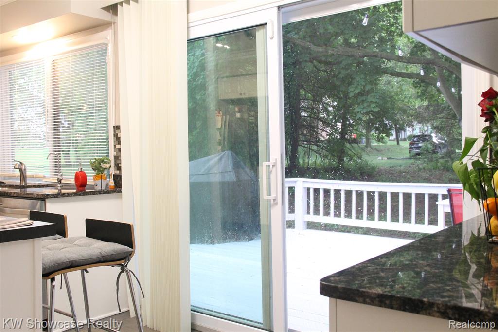 5226 Green Road, West Bloomfield, MI 48323 — Photo 9