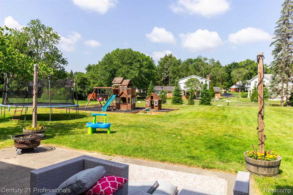 671 Bridgestone Drive, Rochester Hills, MI 48309 — Photo 49