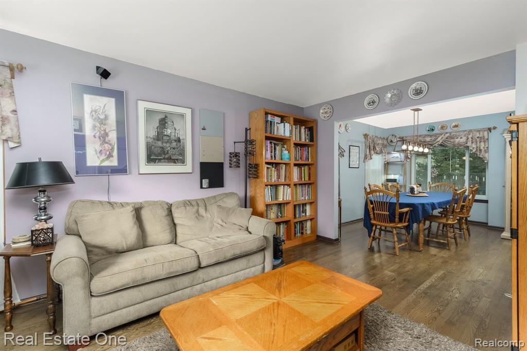 4067 HIGHVIEW, Waterford, MI 48329 — Photo 12