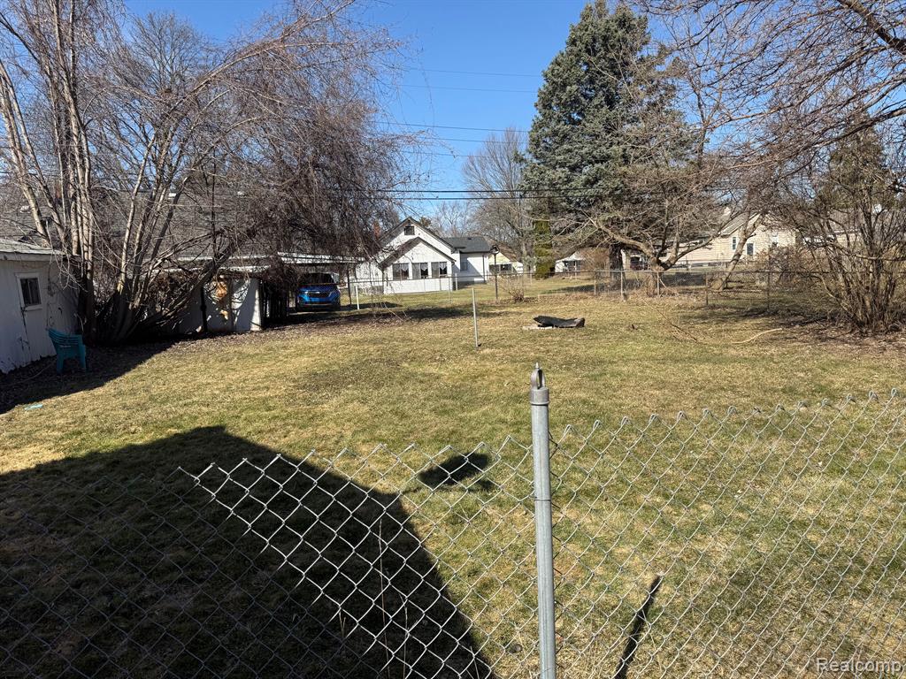 679 E BEVERLY Avenue, Pontiac, MI 48340 — Photo 4