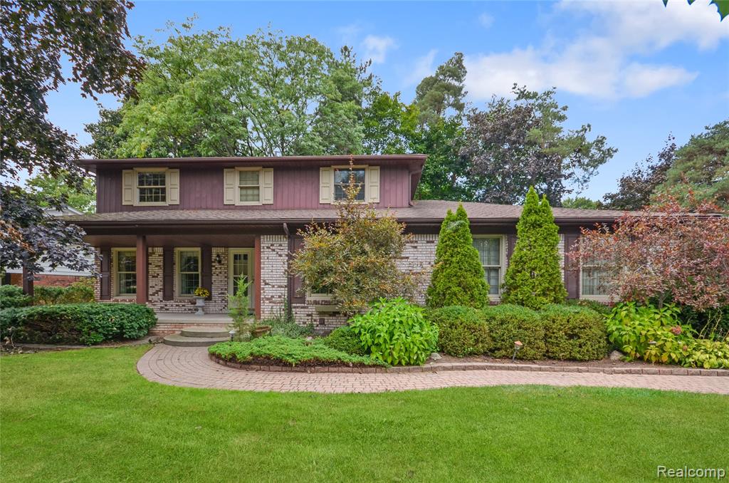 53645 Lambeth Court, Shelby Twp, MI 48316 — front exterior