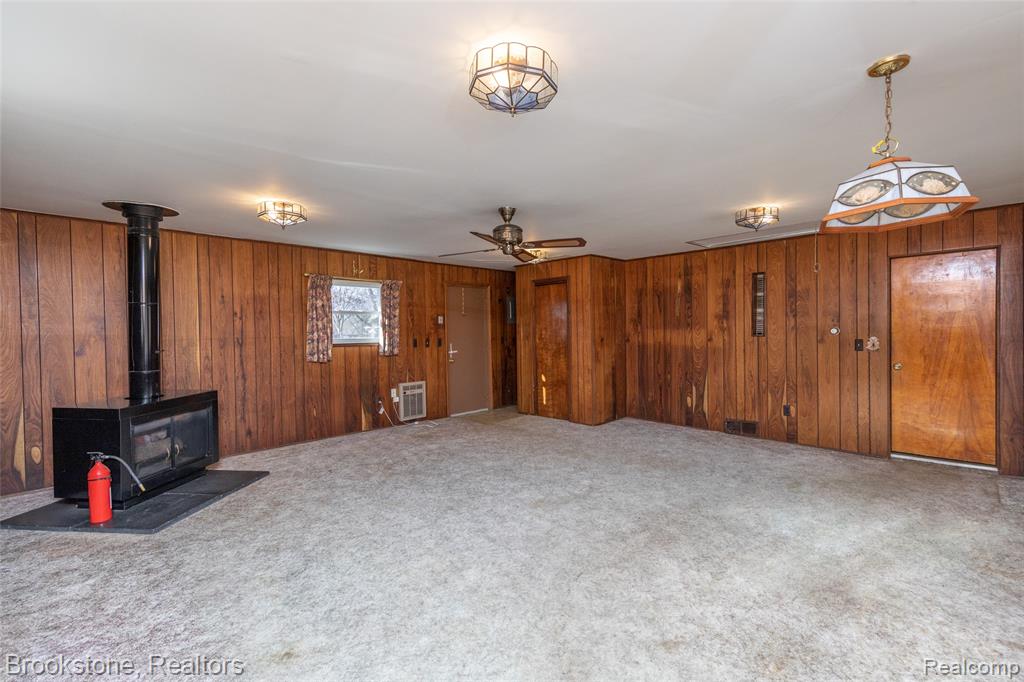 656 S CASS LAKE Road, Waterford, MI 48328 — Photo 33