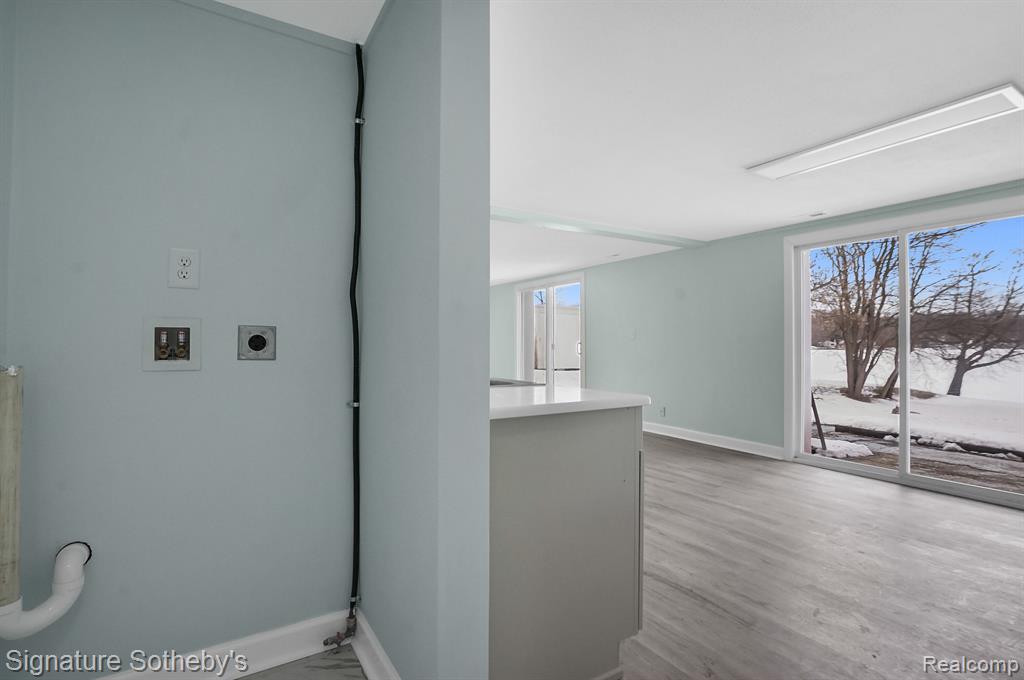8041 GRAND RIVER Road, Brighton, MI 48114 — Photo 16