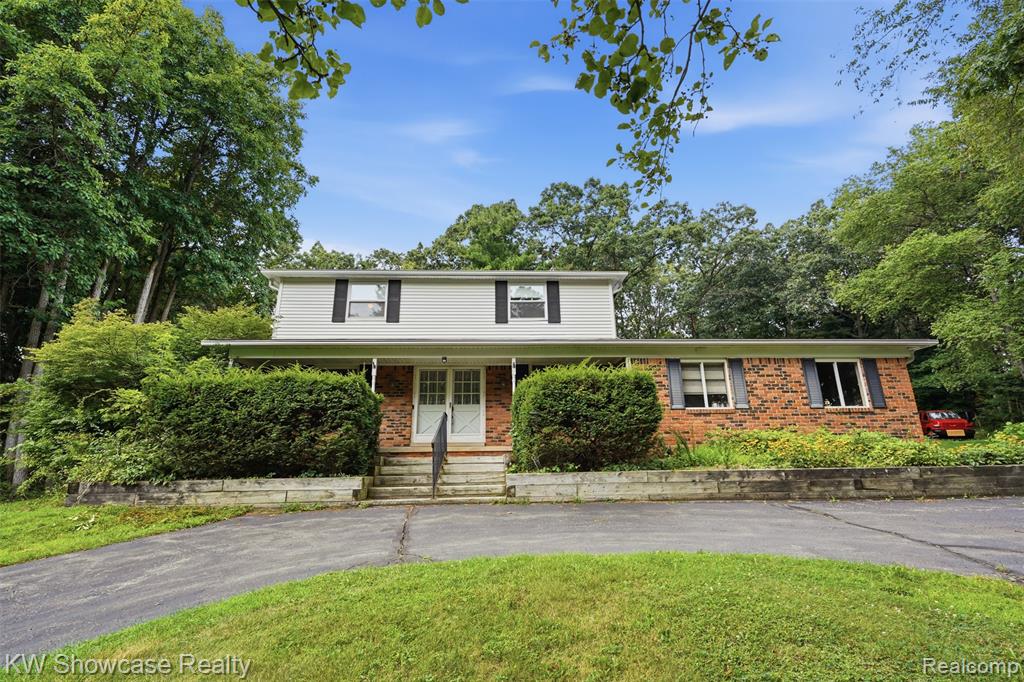 7125 Ridgewood Road, Clarkston, MI