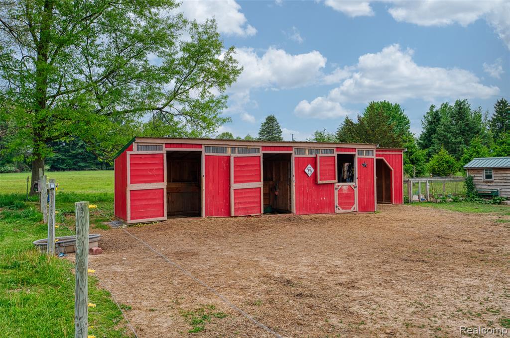 2500 E Jones Road, Howell, MI 48855 — Photo 36