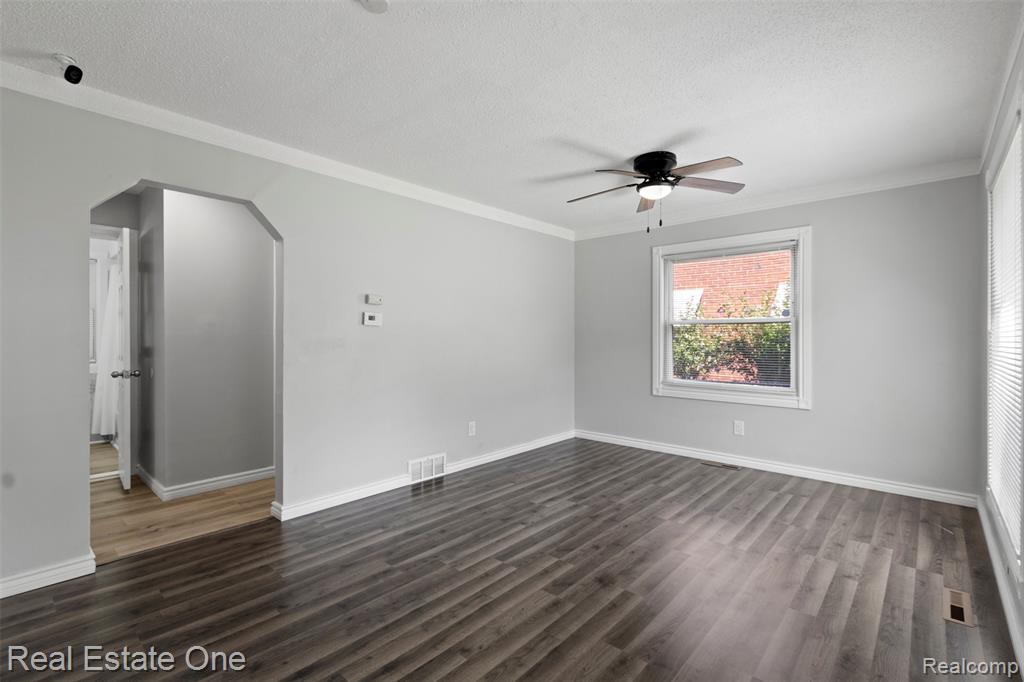 12725 RIVERVIEW, Detroit, MI 48223 — Photo 5