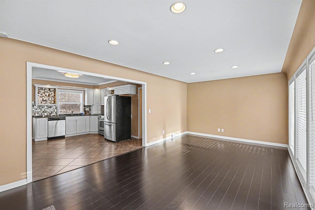 835 E Square Lake Road, Troy, MI 48085 — Photo 6