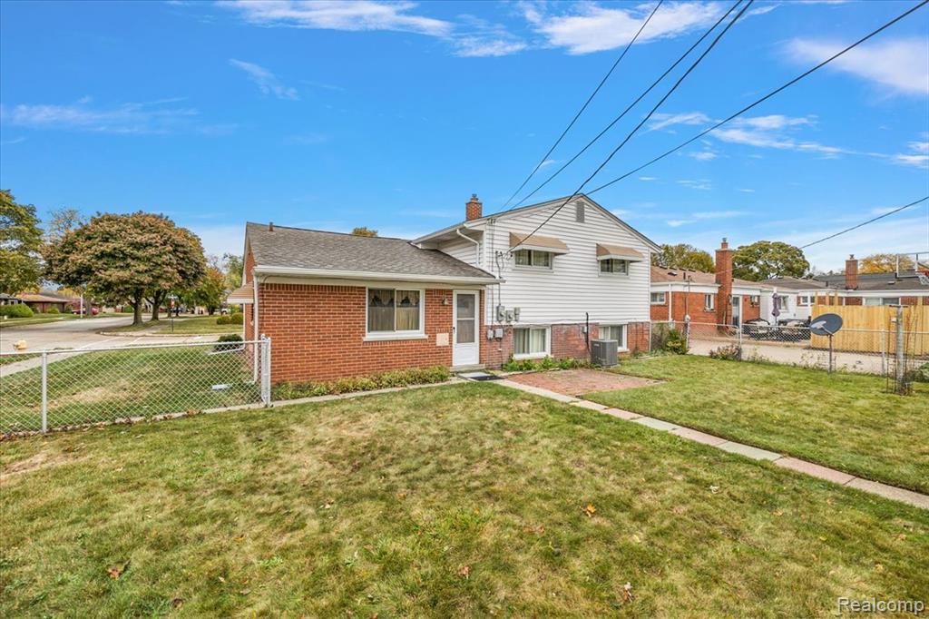4215 Lexington Drive, Trenton, MI 48183 — Photo 30