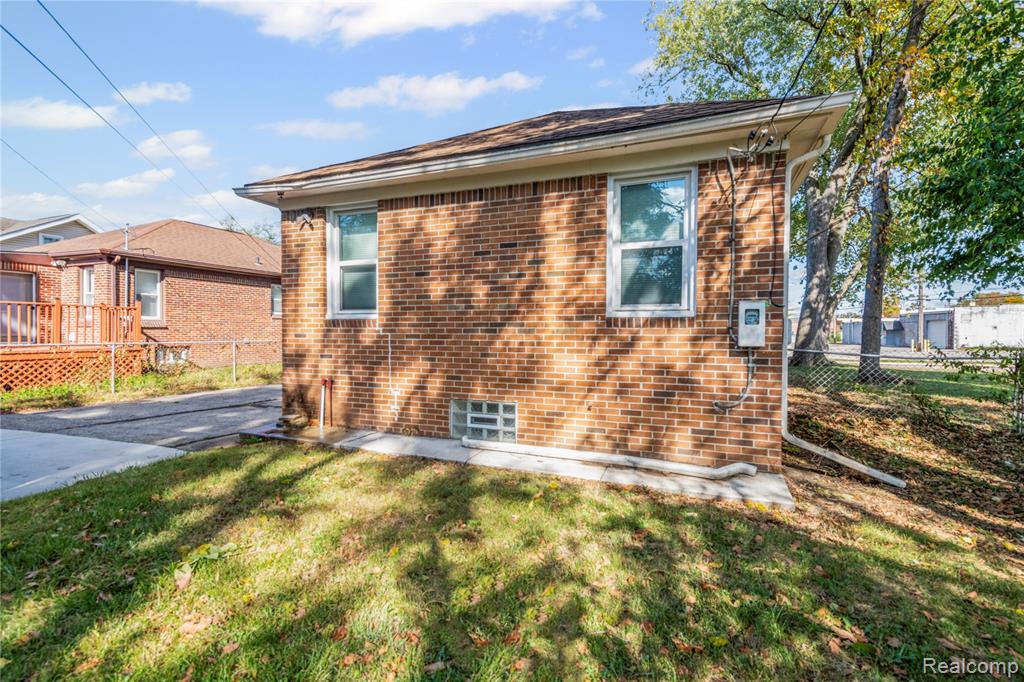 7624 Yacht Avenue, Warren, MI 48091 — Photo 8