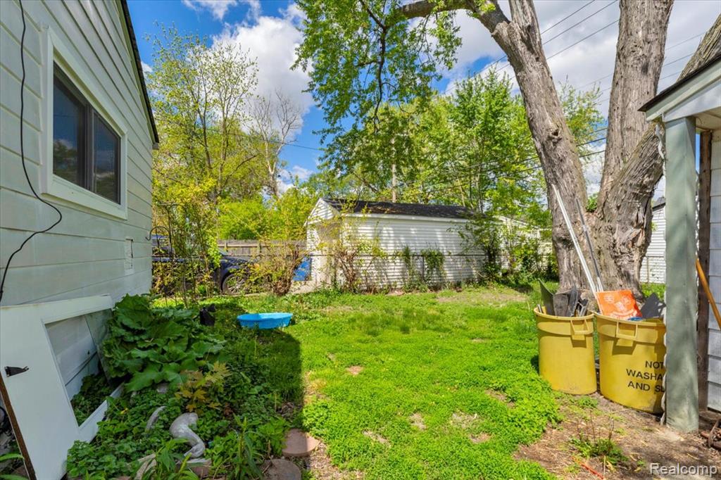 8675 Paige Avenue, Warren, MI 48089 — Photo 21