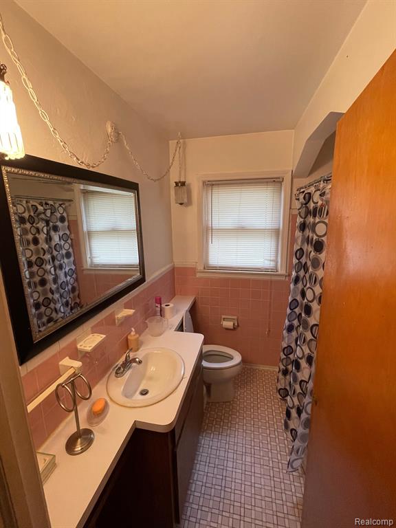 8655 RIVERDALE Street, Dearborn Heights, MI 48127 — Photo 12