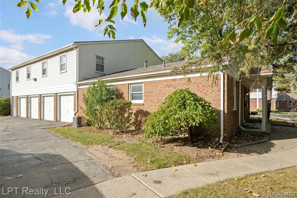 38201 Carolon Boulevard, 17B, Westland, MI — Photo 32
