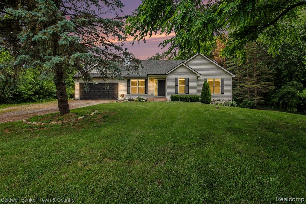 332 Triangle Lake Road, Howell, MI 48843 — Photo 2