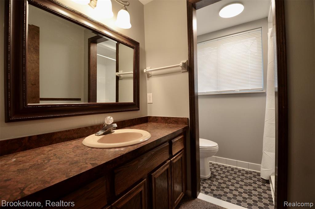 7244 Chapel View Drive, Clarkston, MI — Photo 18