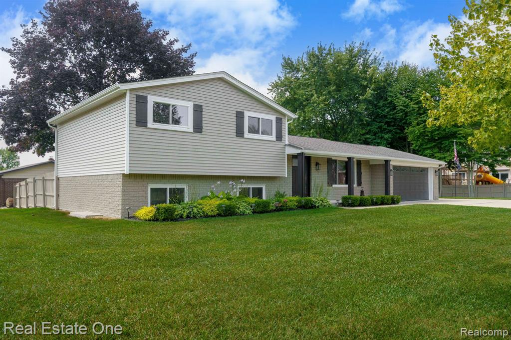 9545 Crown Ridge Drive, White Lake, MI — front exterior